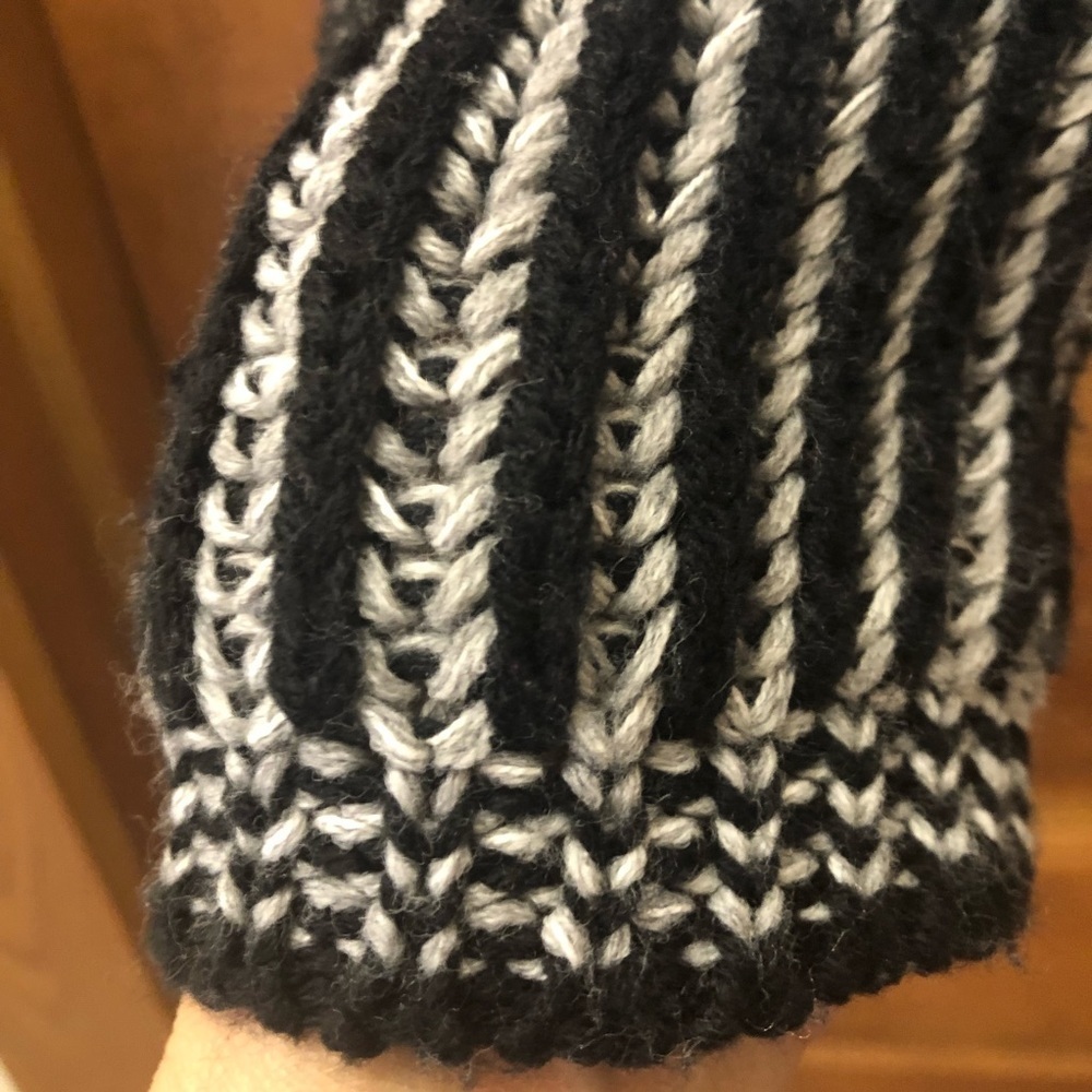 Wyatt Collection/ Black and Grey Sweater / cowl neck/ size SPP / cropped - Picture 12 of 12